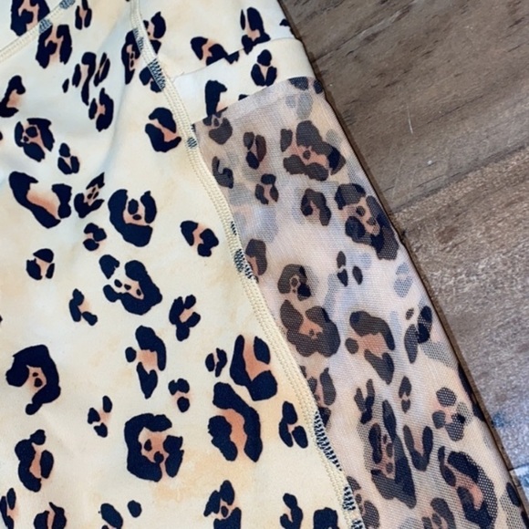 Fabletics Mila Leggings NEW high waisted mesh pocket sides upf 50+ leopard - Picture 3 of 7